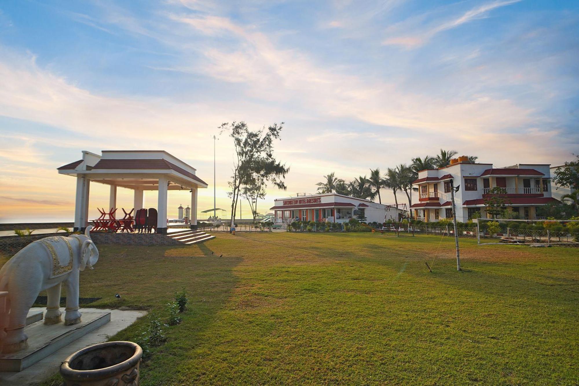 Santiniketan Hotel And Resort !! On Beach Family Resort !! マンダーマニ エクステリア 写真
