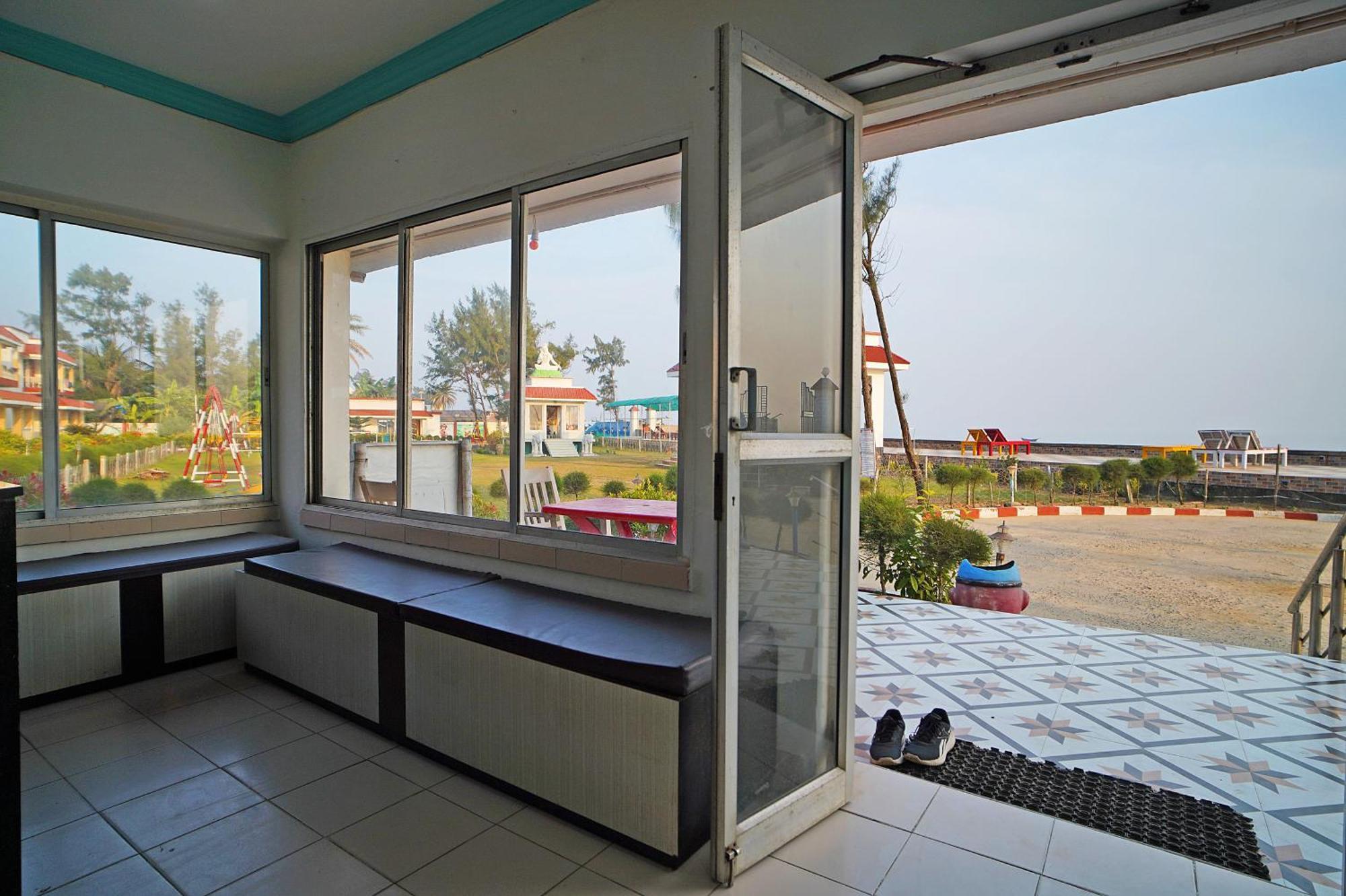 Santiniketan Hotel And Resort !! On Beach Family Resort !! マンダーマニ エクステリア 写真