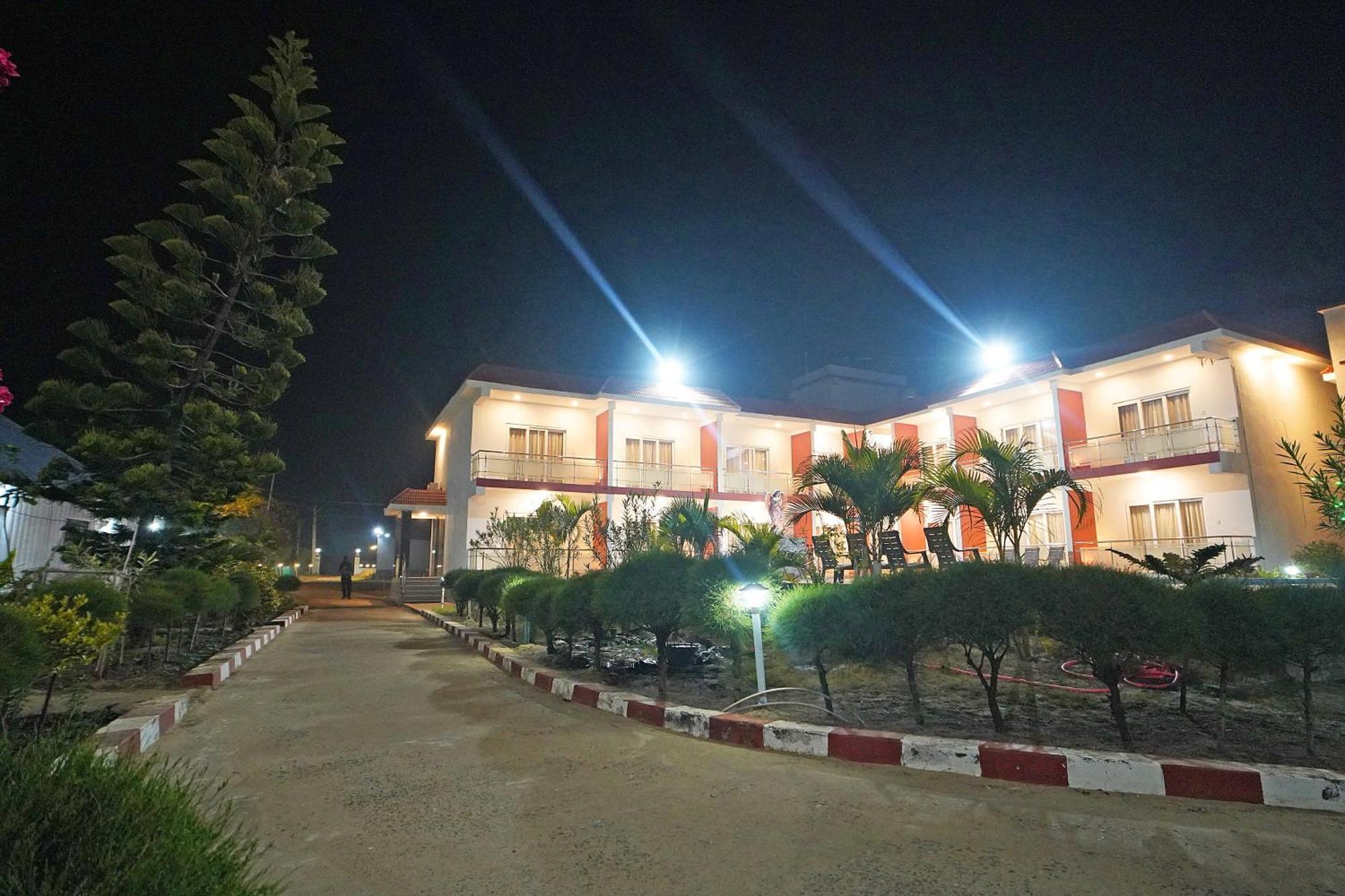 Santiniketan Hotel And Resort !! On Beach Family Resort !! マンダーマニ エクステリア 写真